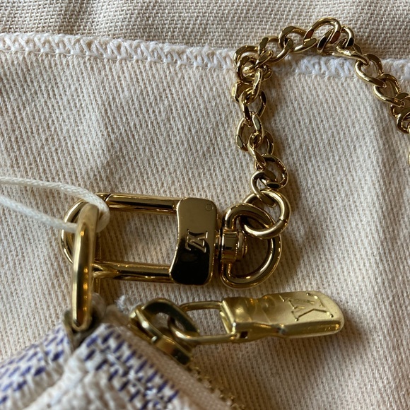 Authentic Louis Vuitton mini pochette in damier azur with Giraffes - Picture 2 of 6